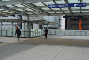 陸橋二手を左に